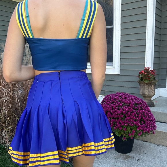 Taylor swift cheer uniform from shake It off video - Picture 4 of 11